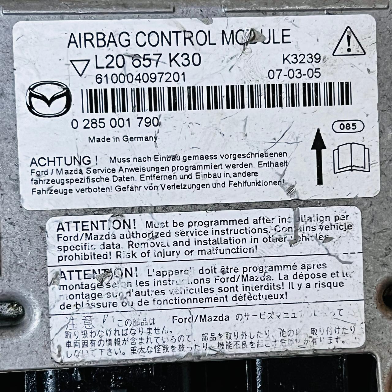 2006 Mazda MVP Airbug Control Module - L20657K30  0285001790