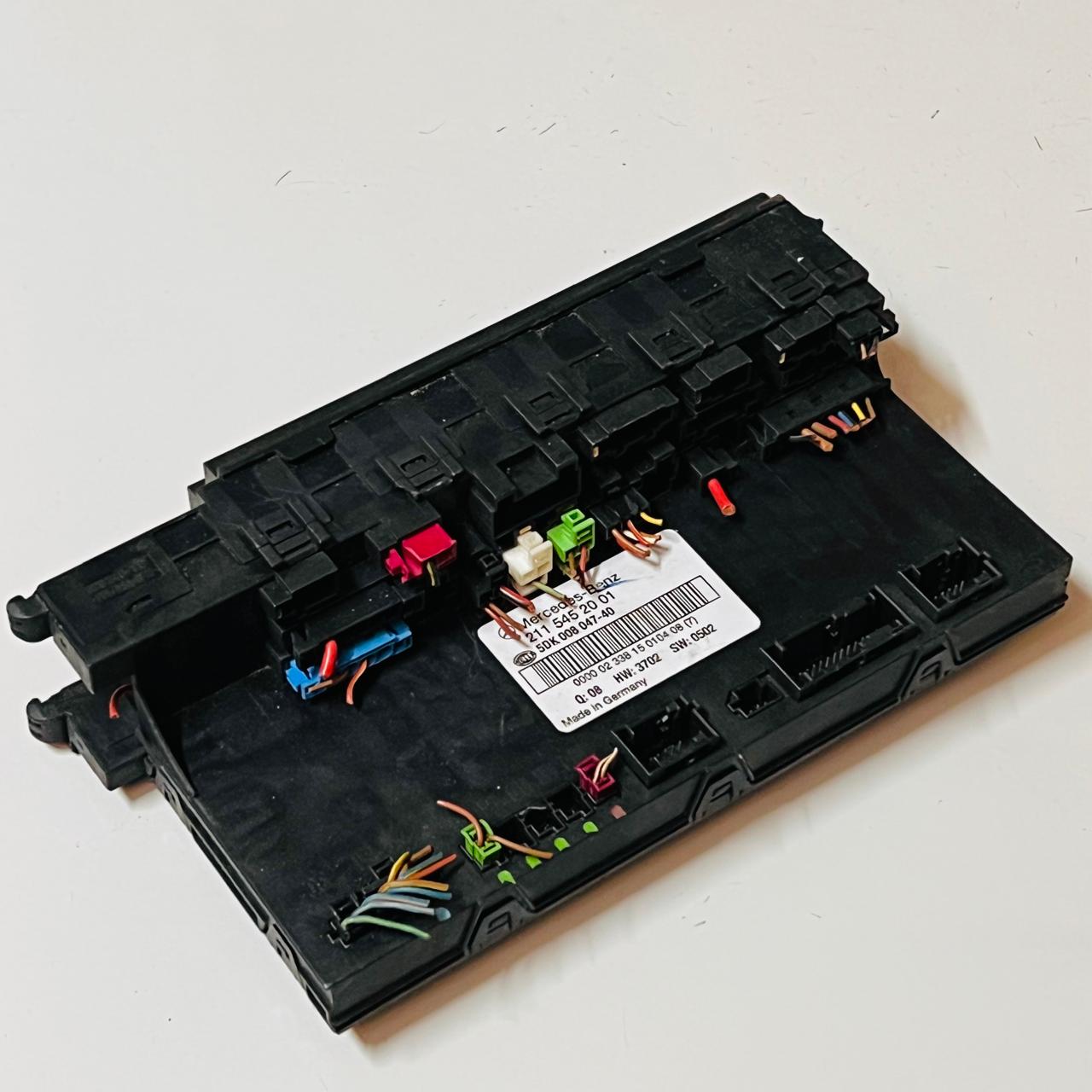 Mercedes-Benz E-Class Fuse Relay Box 2115452001 5DK008047-40 5DK00804740
