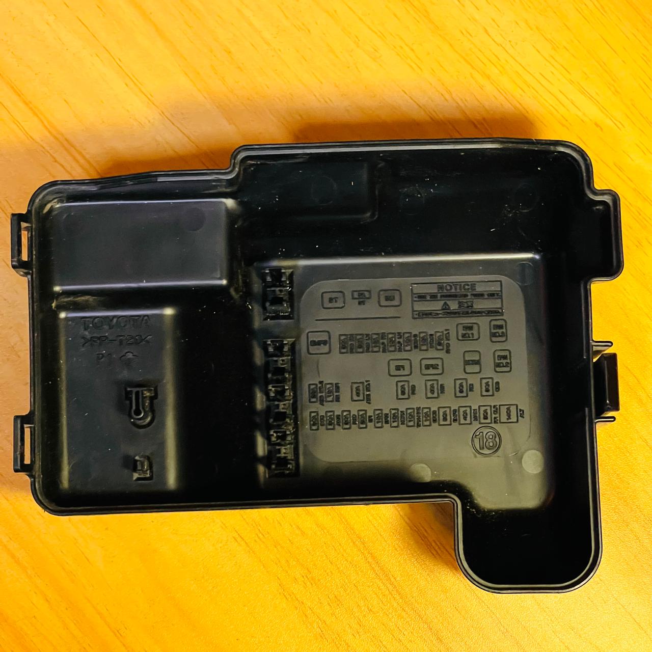 Toyota Isis 2005 Fuse Relay Box 82662-44210, 82662-44211, 82663-68010, 82741-63010, 8266244210, 8266244211, 8266368010, 8274163010 ,ZNM10G, 1ZZ-FE, PP-T20+GF10, PA66-PPE , automan spare parts