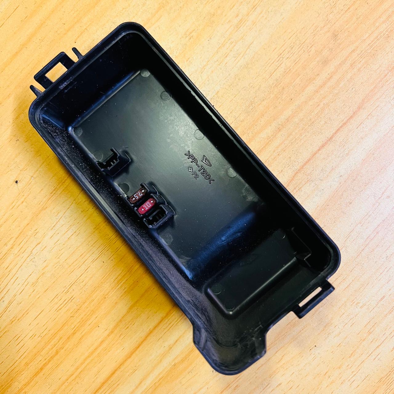 82661-B2020 / 82661B2020 Genuine Fuse Box Junction Block Interior Fuse Panel OEM, auto man spare parts